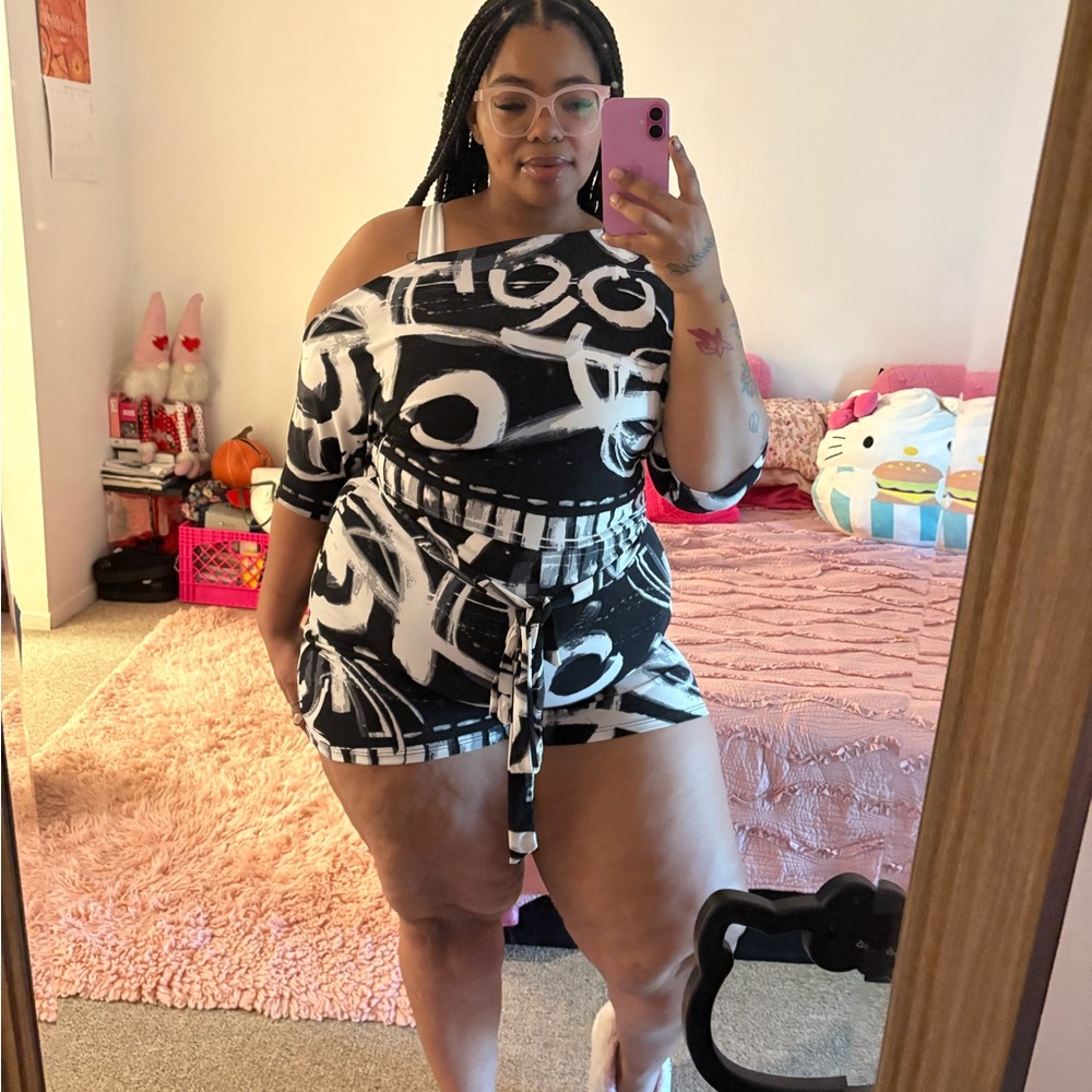 artsy romper 🔥